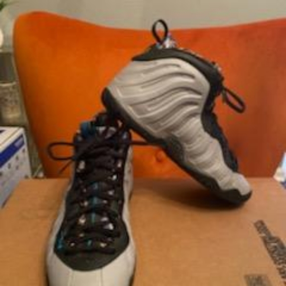 Sneakers - Picture 5 of 5